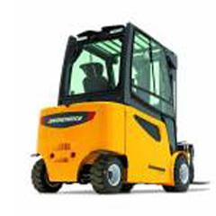 永恒力大型靜液壓驅(qū)動叉車